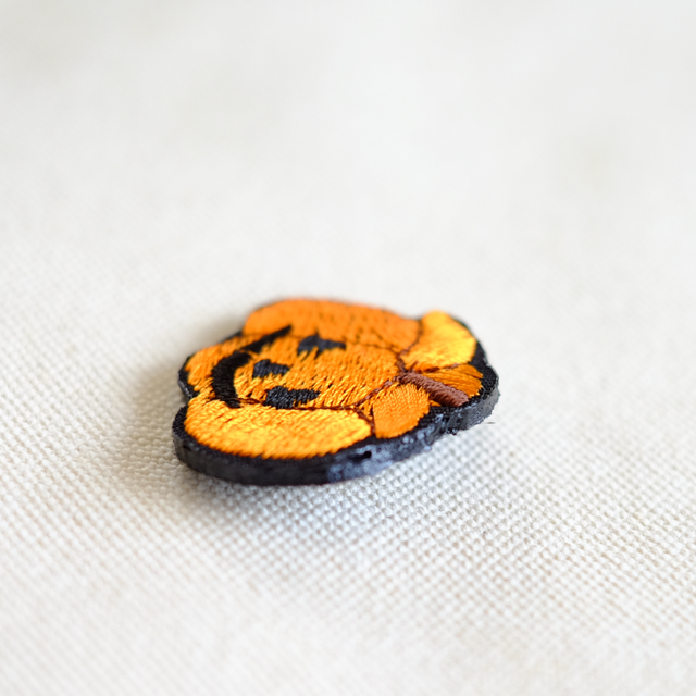 刺繍ブローチ/かぼちゃ | iichi 日々の暮らしを心地よくする