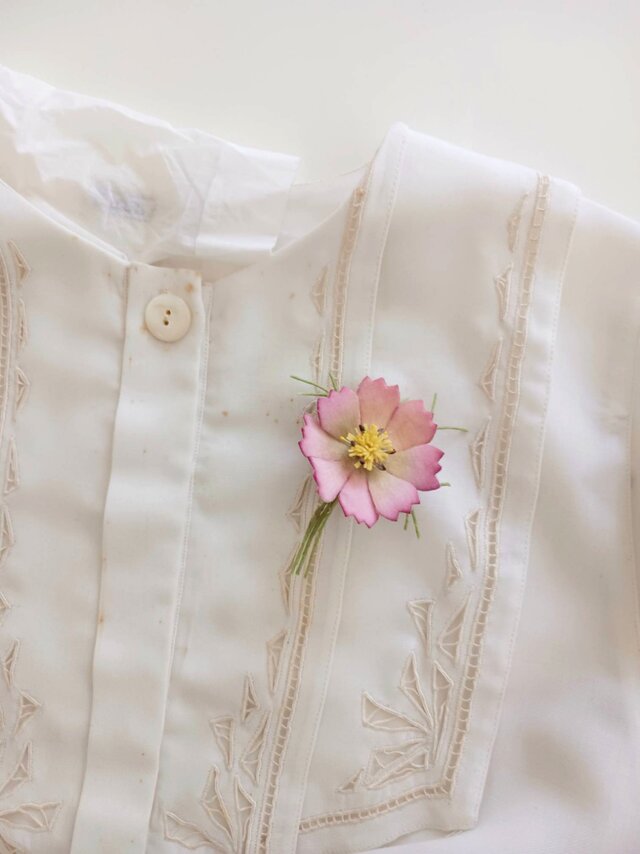 染め布花＊可憐なコスモスのコサージュ | iichi 日々の暮らしを