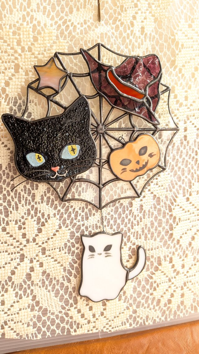 猫たちのハロウィンのステンドグラス | iichi 日々の暮らしを心地よく