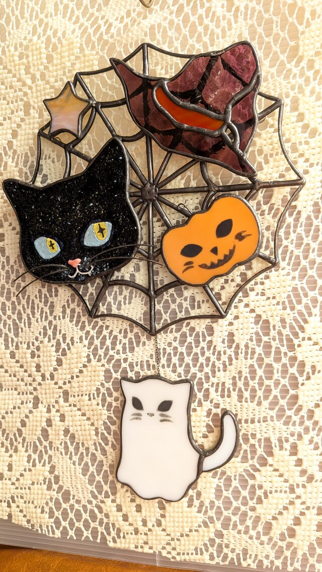猫たちのハロウィンのステンドグラス | iichi 日々の暮らしを心地よく