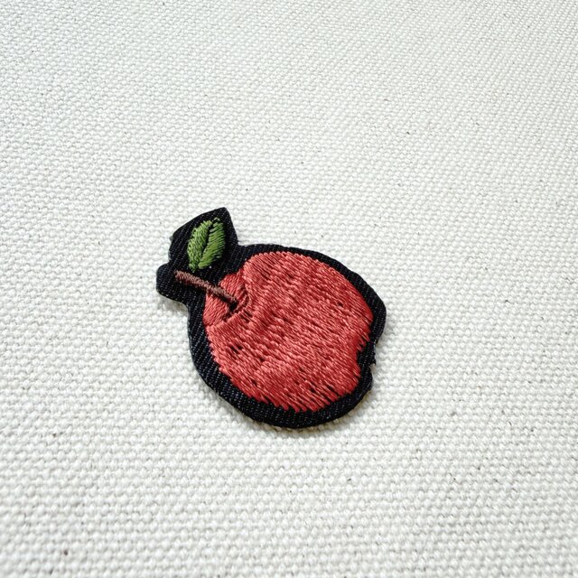 刺繍ワッペン/りんご | iichi 日々の暮らしを心地よくするハンドメイド