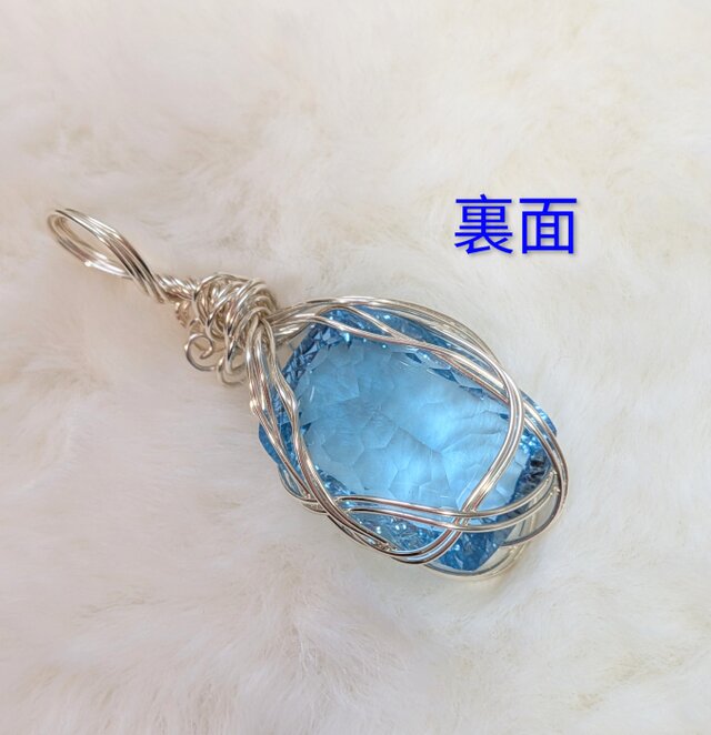 レア ディープブルー ロンドンブルートパーズ コンケーブ ペンダントトップ 万華鏡の煌めき】23.86ct大粒天然ブラジル産スイスブルートパーズ