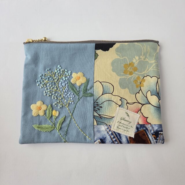 パッチワーク風の花刺繍ファスナーポーチ | iichi 日々の暮らしを