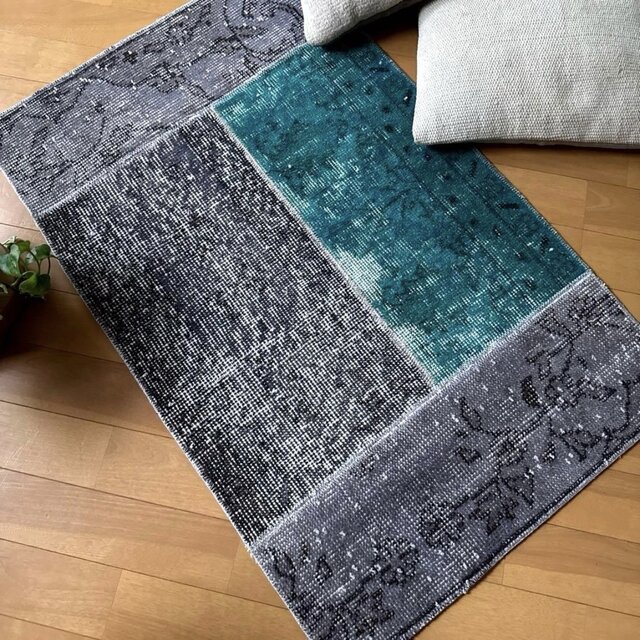 54×87深みあるグリーン×チャコールグレイ トルコヴィンテージラグ