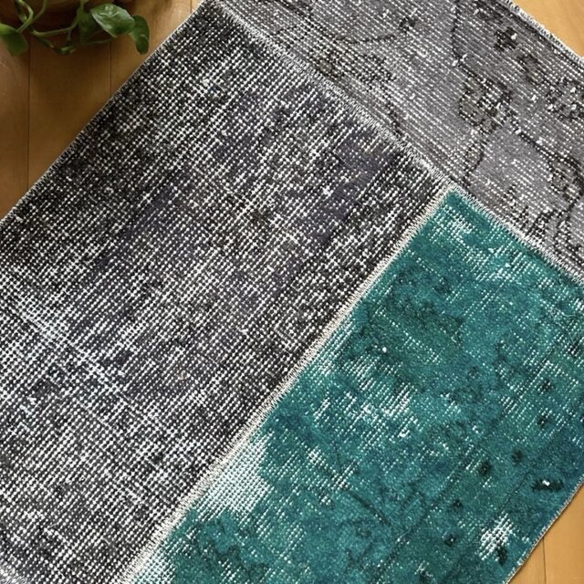 54×87深みあるグリーン×チャコールグレイ トルコヴィンテージラグ