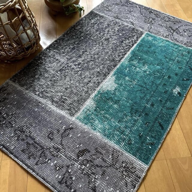 54×87深みあるグリーン×チャコールグレイ トルコヴィンテージラグ