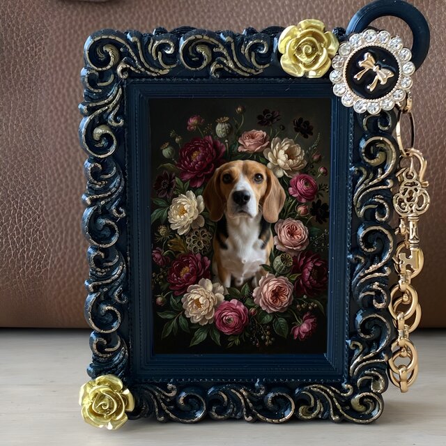 犬（ビーグル）バッグチャーム 花の油絵風アート ブラック額縁 | iichi
