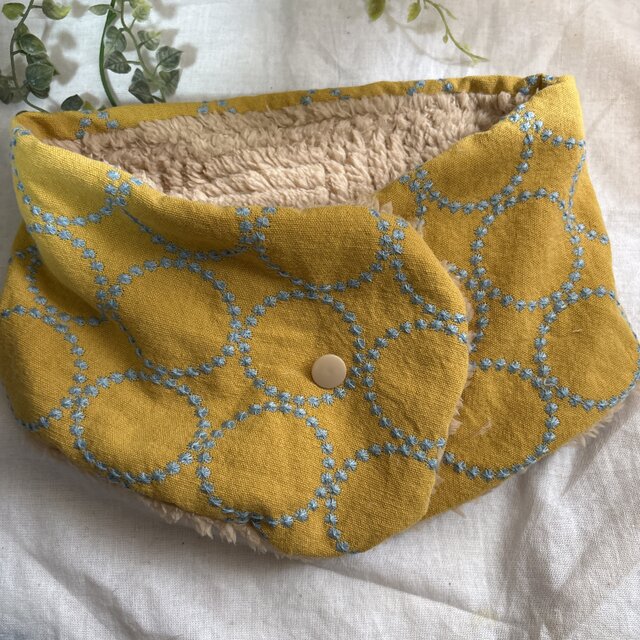 ハンドメイド☆ネックウォーマー北欧リネンイエローブルーサークル刺繍