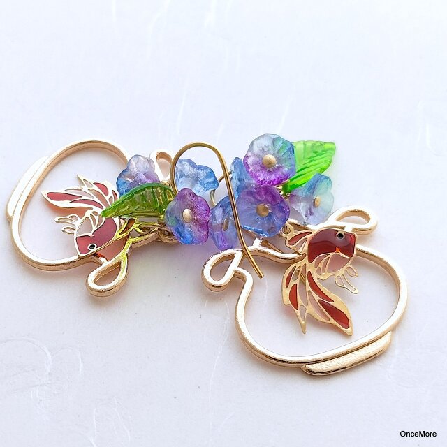 金魚と朝顔のピアス | iichi 日々の暮らしを心地よくするハンドメイド