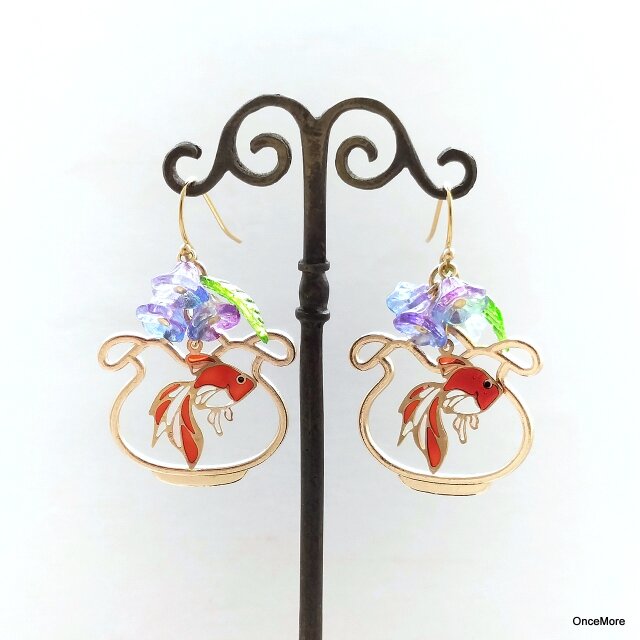 金魚と朝顔のピアス | iichi 日々の暮らしを心地よくするハンドメイド