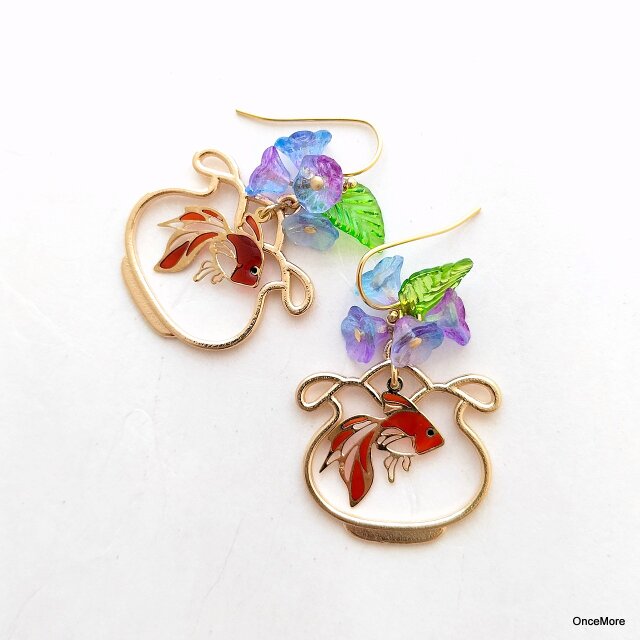 金魚と朝顔のピアス | iichi 日々の暮らしを心地よくするハンドメイド