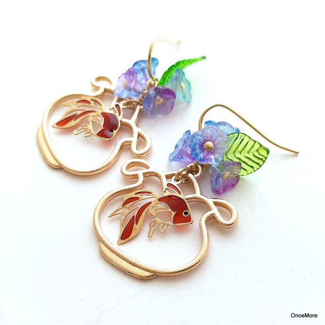 金魚と朝顔のピアス | iichi 日々の暮らしを心地よくするハンドメイド