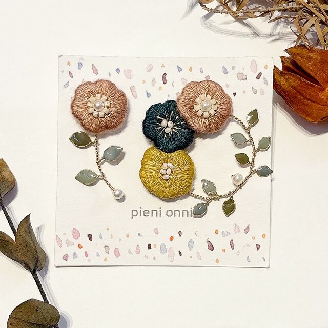 お花リースの刺繍ピアス/イヤリング | iichi 日々の暮らしを心地よく