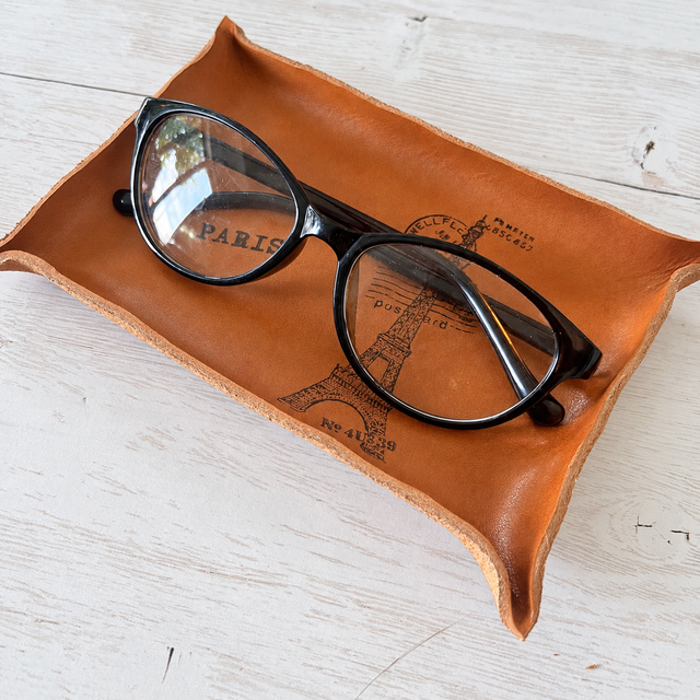 パリ・エッフェル塔を刻印した本革レザートレイ｜15×10cm | iichi 日々