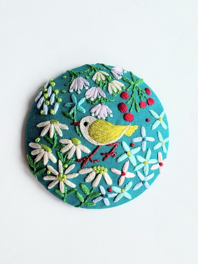 ことりと草花の刺繍ブローチPremium(botanical）#534 | iichi 日々の
