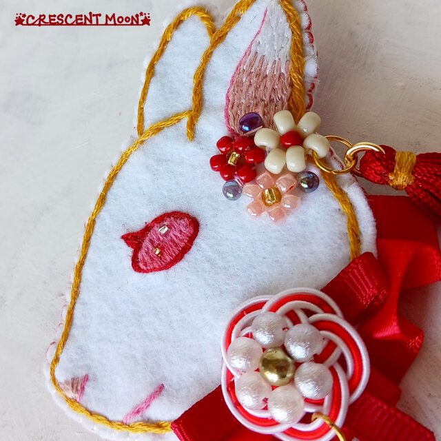 和モダンうさぎさん刺繍ブローチ【キーホルダーorバッグチャームとして