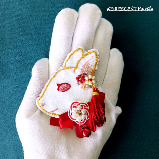 和モダンうさぎさん刺繍ブローチ【キーホルダーorバッグチャームとして