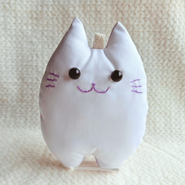 メモリアルふにゃ〜た＊白×ラベンダー｜猫のぬいぐるみ | iichi 日々の