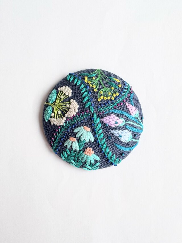 草花の刺繍ブローチPremium(botanical）#535 | iichi 日々の暮らしを