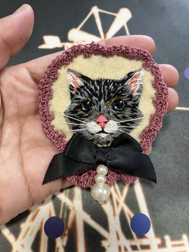 猫刺繍ブローチ 猫の眼差し | iichi 日々の暮らしを心地よくする