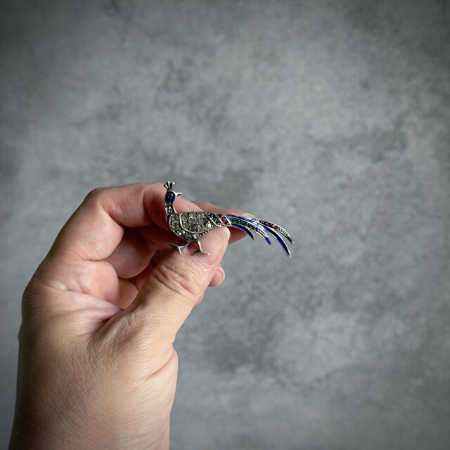 365 アンティーク 彩りを纏う孔雀 — シルバーブローチ | iichi 日々の