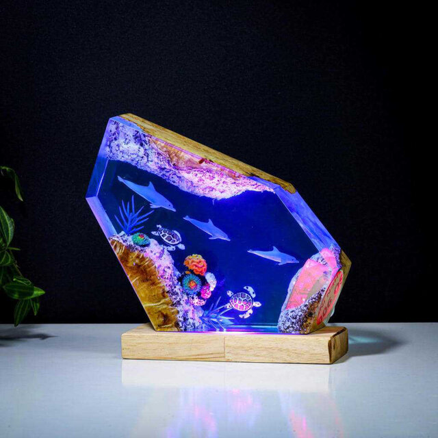 イルカとウミガメの海景ランプ｜天然木とレジン | iichi 日々の暮らし