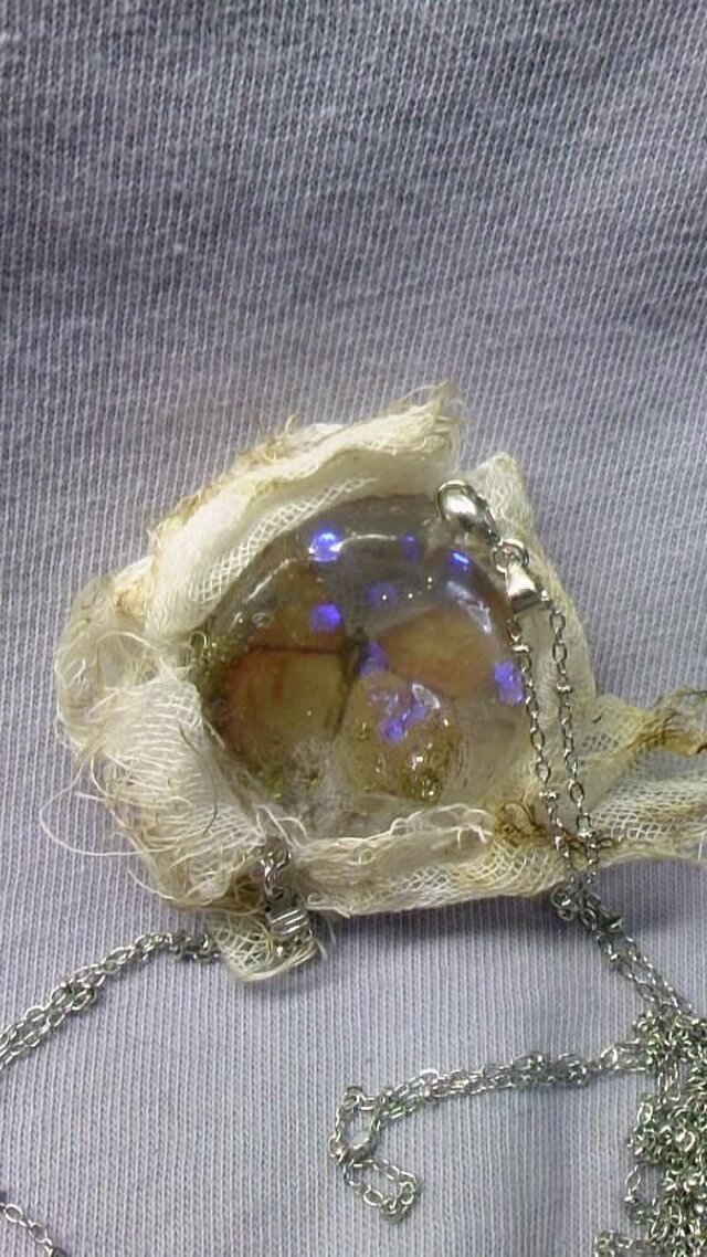 KI様専用/売約済み【ガーゼに包んだ蝶ペンダント】