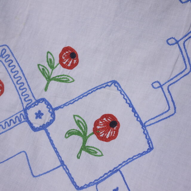 赤い花刺繍のクロス オーバータオル ドイツヴィンテージ | iichi 日々
