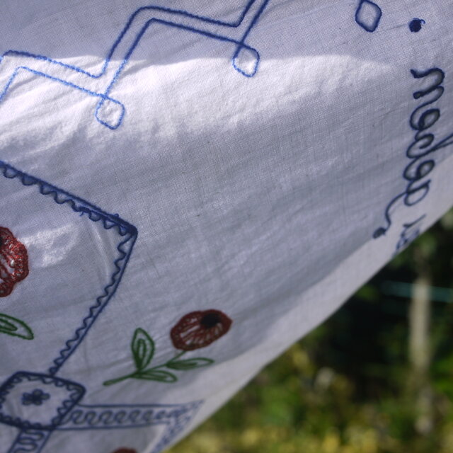 赤い花刺繍のクロス オーバータオル ドイツヴィンテージ | iichi 日々