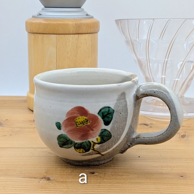赤絵椿のマグカップ | iichi 日々の暮らしを心地よくするハンドメイド