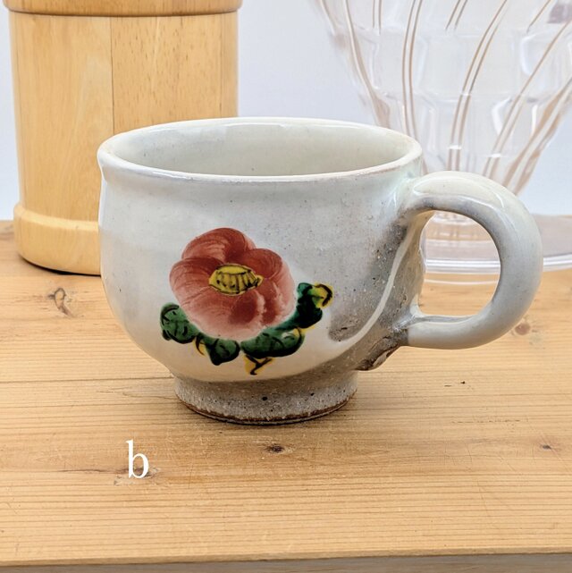 赤絵椿のマグカップ | iichi 日々の暮らしを心地よくするハンドメイド