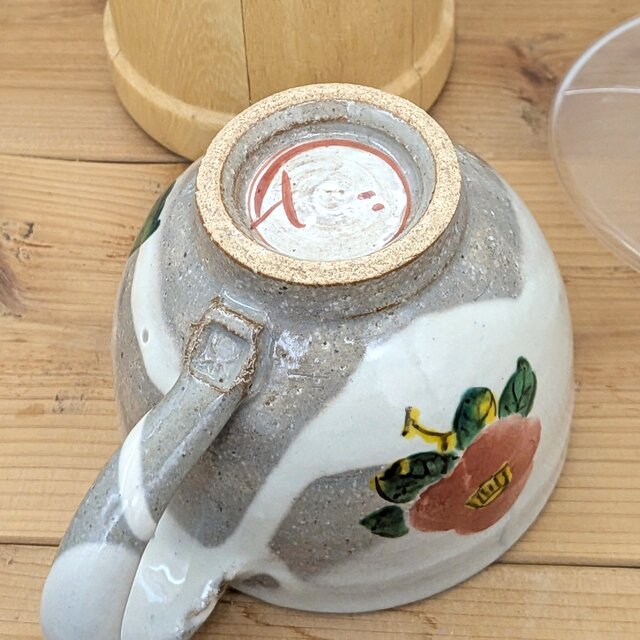 赤絵椿のマグカップ | iichi 日々の暮らしを心地よくするハンドメイド