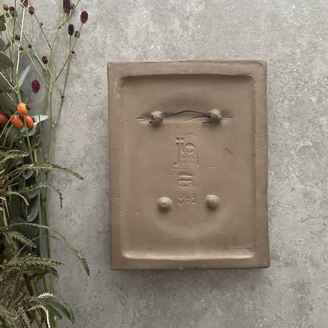 北欧＊艶やかな花の陶板｜ジィガントフタ Jie Gantofta｜陶器の壁飾り