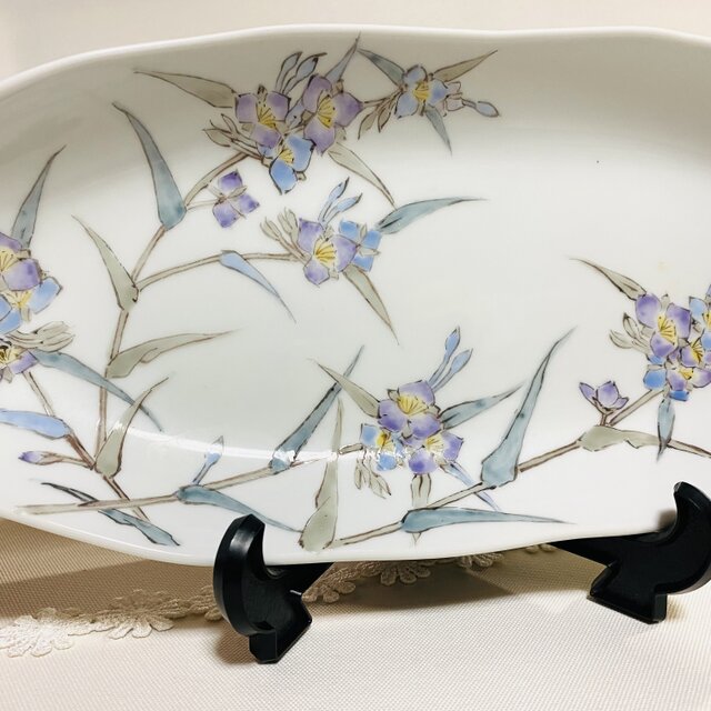 楕円盛り鉢 紫露草絵 モノトーン | iichi 日々の暮らしを心地よくする