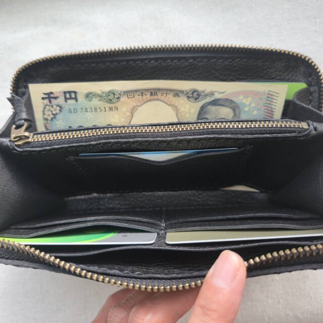 鹿革のラウンドファスナー長財布｜ブラックオニキス | iichi 日々の