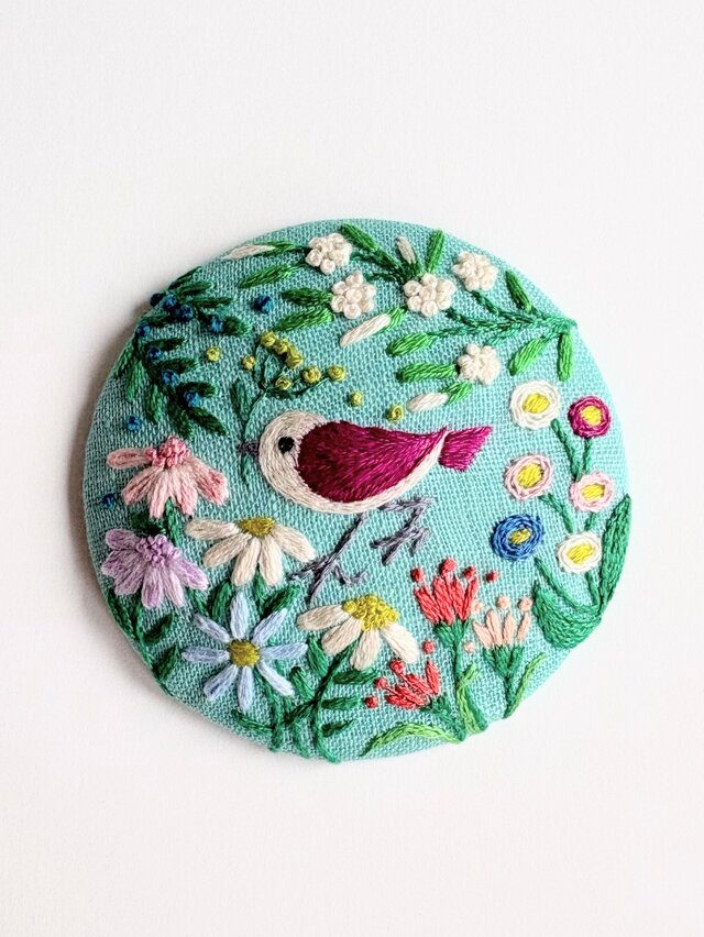 ことりと草花の刺繍ブローチPremium(botanical）#537 | iichi 日々の