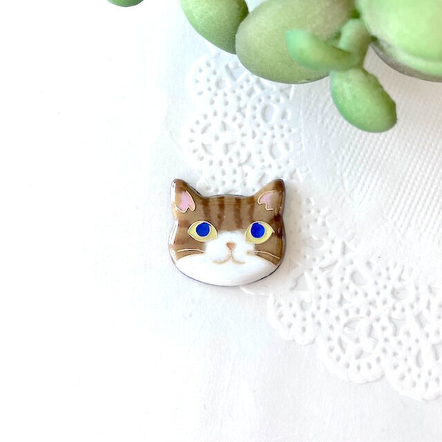 茶トラ猫ブローチ （ 七宝焼 寄せ盛 ビーズ フリット 七宝 虎猫
