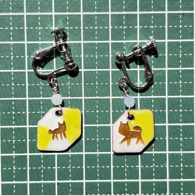 銀線イヤリング 柴犬 | iichi 日々の暮らしを心地よくするハンドメイド