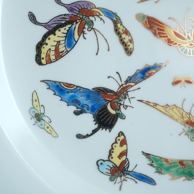 華やかな蝶の群れと葡萄◇中国廣彩 赤絵金彩大皿 工芸品 ビンテージ