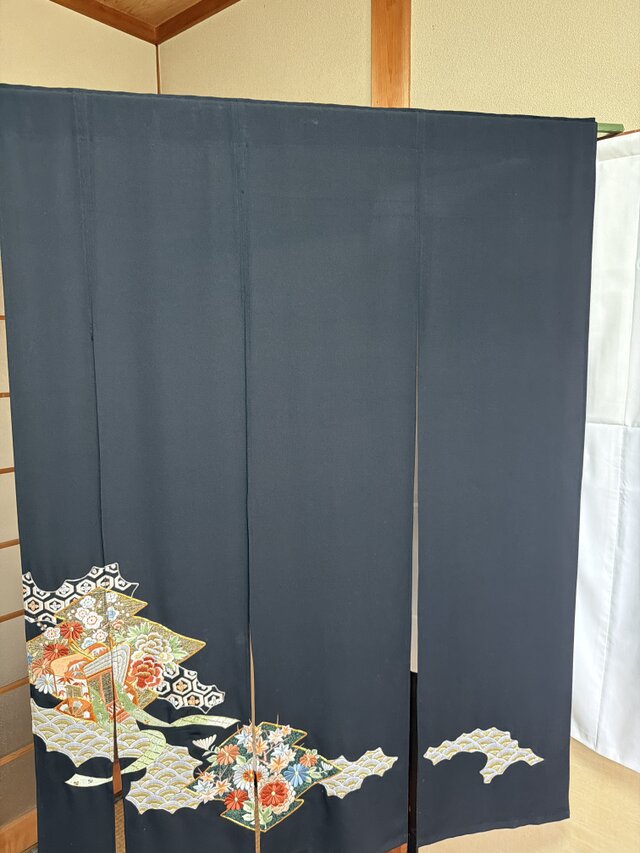 着物素材リメイク暖簾 お部屋のインテリア | iichi 日々の暮らしを
