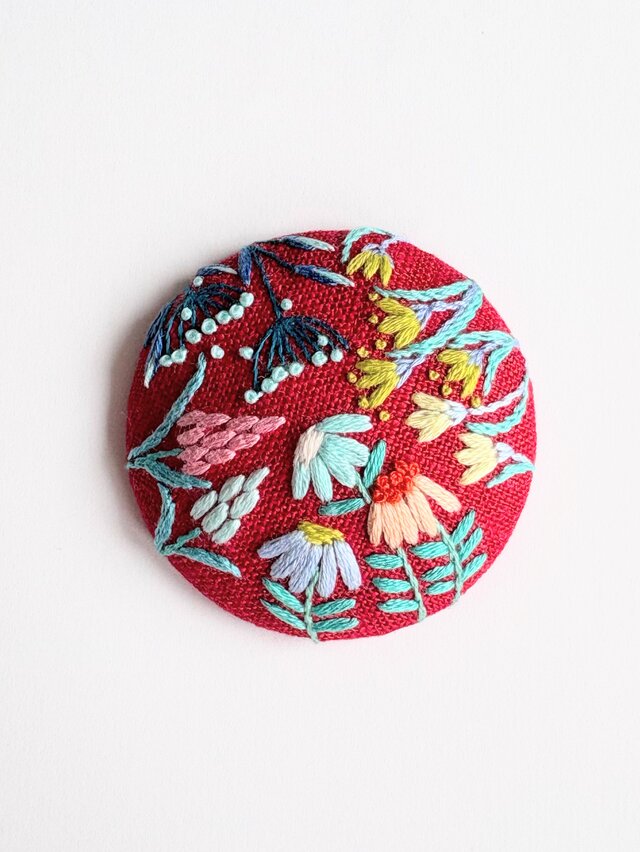 草花の刺繍ブローチ【botanical】#539 | iichi 日々の暮らしを心地よく