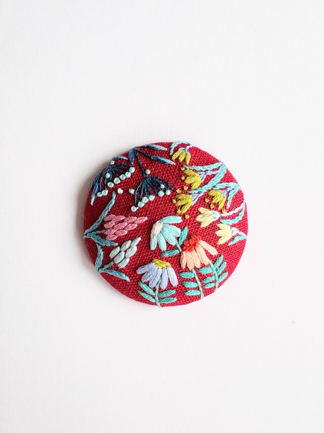 草花の刺繍ブローチ【botanical】#539 | iichi 日々の暮らしを心地よく