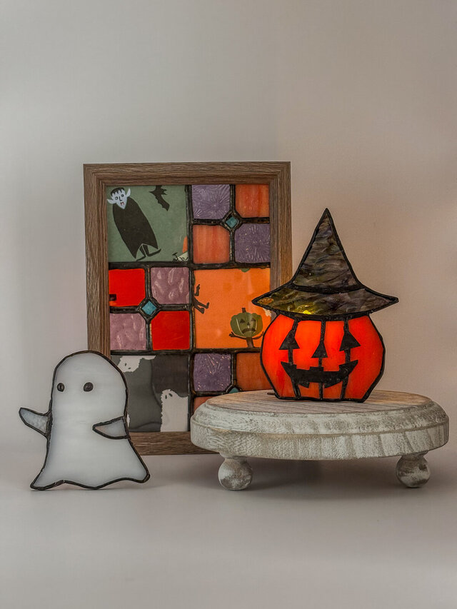 ステンドグラス　ハロウィンの屋台 ステンドグラスのハロウィンパネル｜おばけとかぼちゃの季節飾り