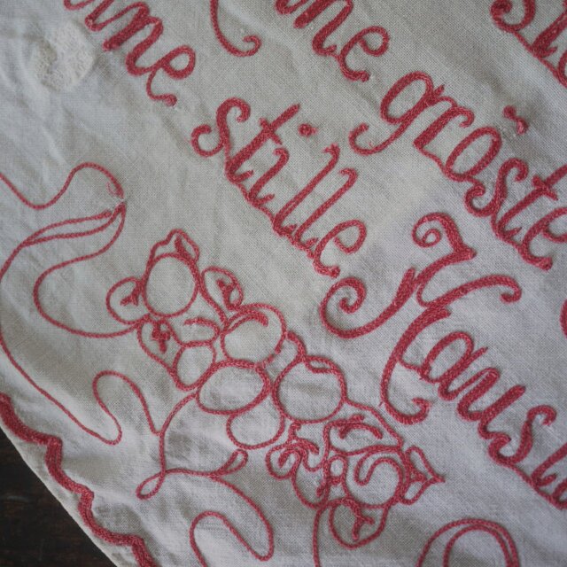 赤い文刺繍のクロス レッドワーク刺繍 ドイツヴィンテージ | iichi