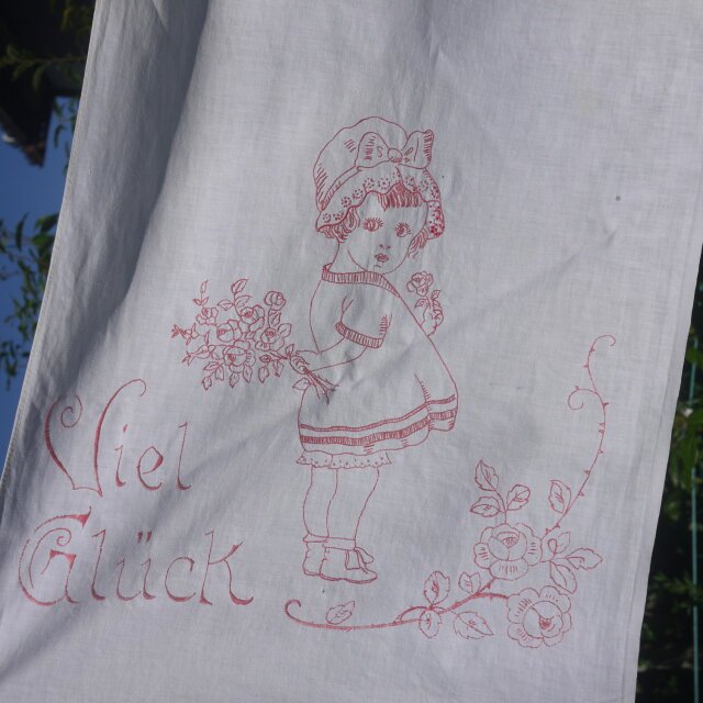 ローズピンク 一色刺繍のクロス オーバータオル ドイツヴィンテージ