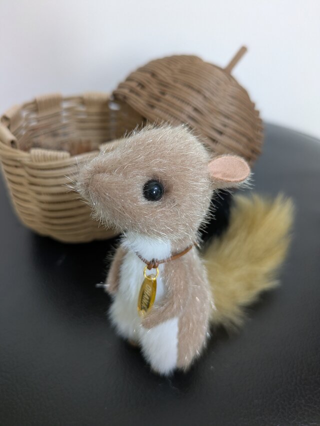 ハンドメイド☆ぬいぐるみ☆小さなリスちゃんとどんぐりのかご☆ライト