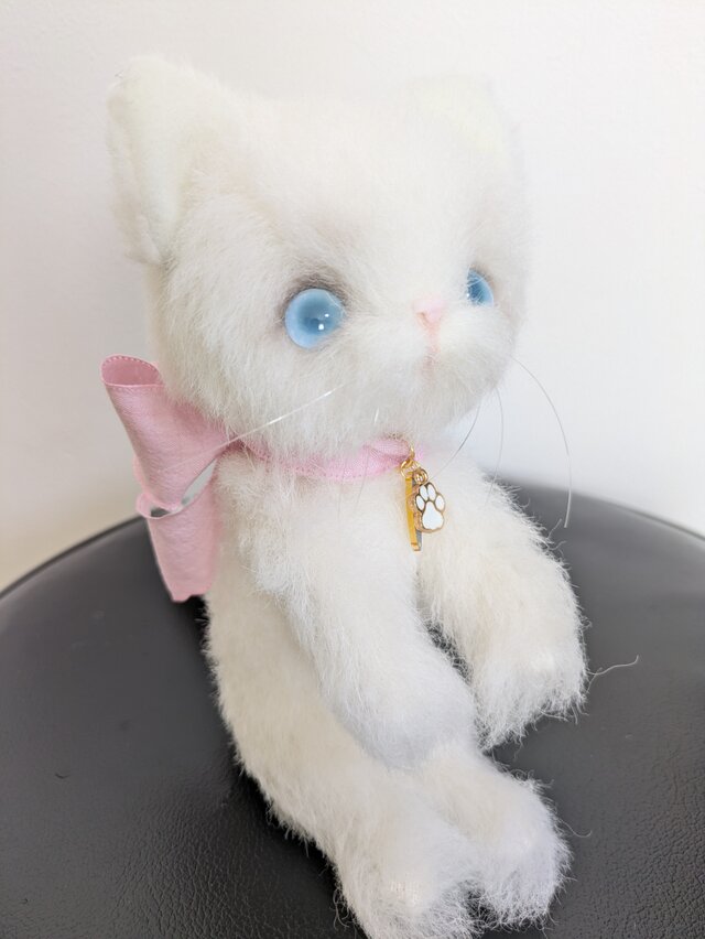 ハンドメイド☆ぬいぐるみ☆白猫ちゃん☆ | iichi 日々の暮らしを