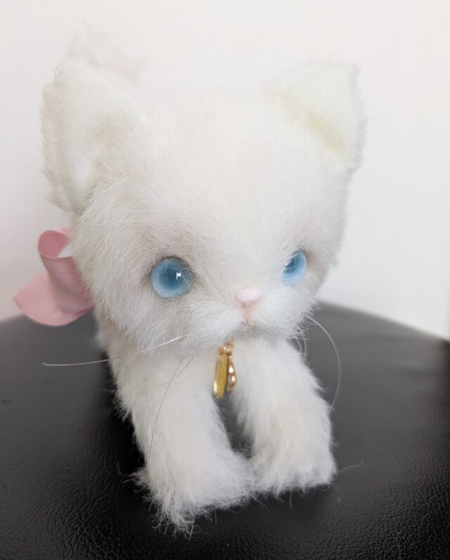 ハンドメイド☆ぬいぐるみ☆白猫ちゃん☆ | iichi 日々の暮らしを