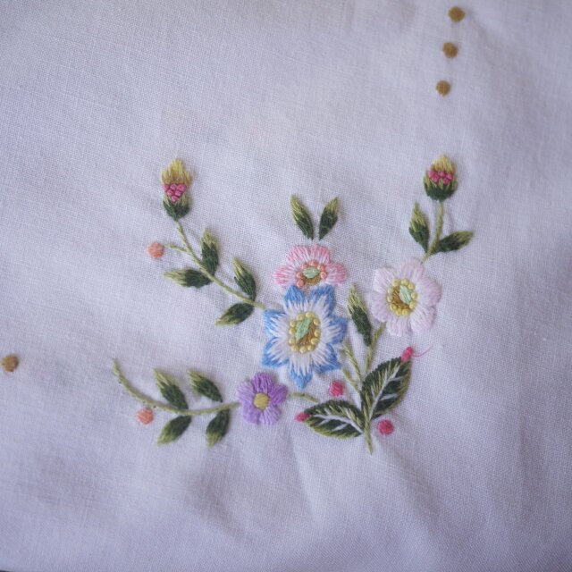 小花刺繍 サテンステッチテーブルクロス ドイツヴィンテージ | iichi