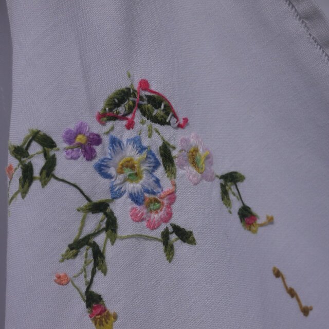 小花刺繍 サテンステッチテーブルクロス ドイツヴィンテージ | iichi
